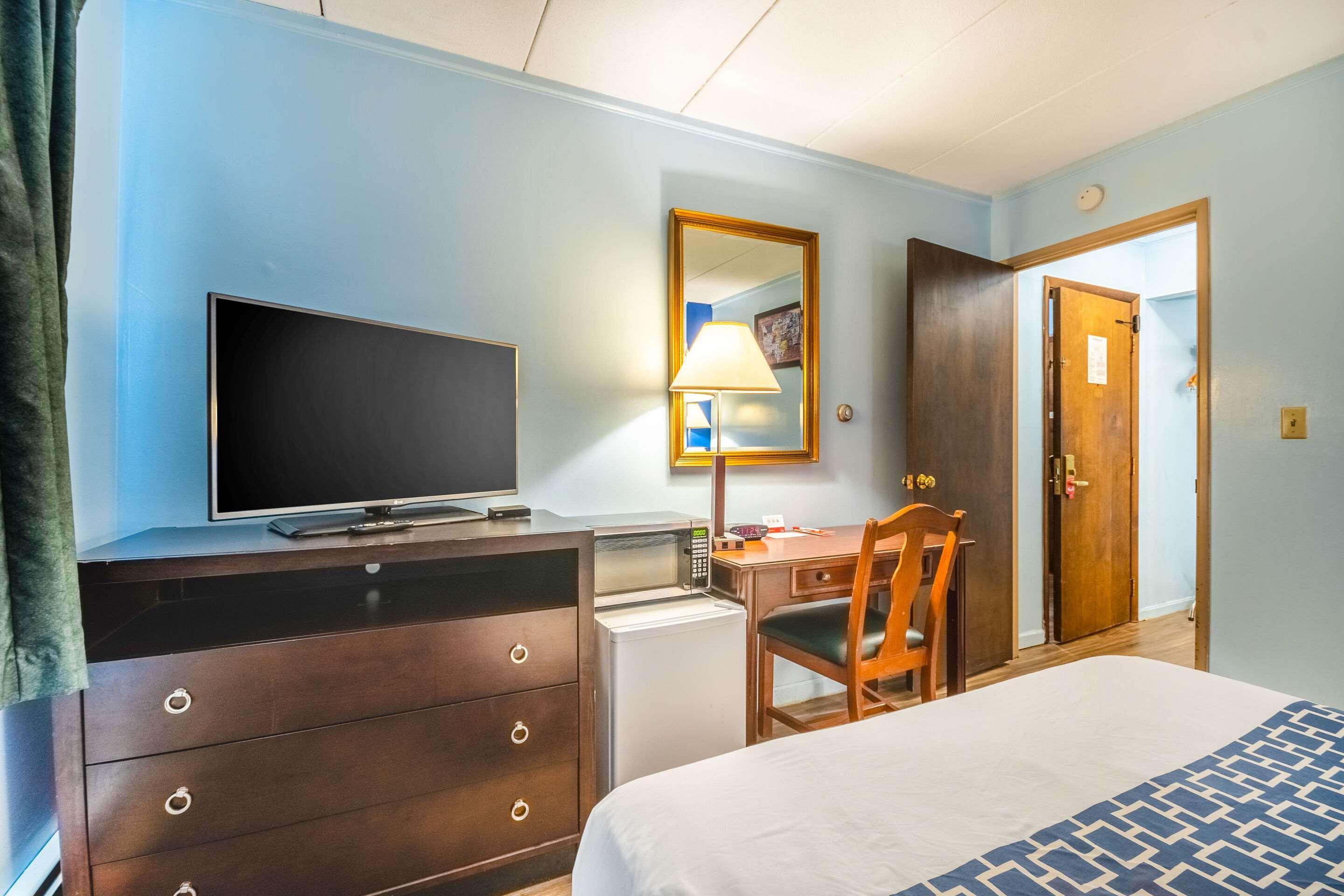Econo Lodge Inn & Suites Airport Windsor Locks Kültér fotó