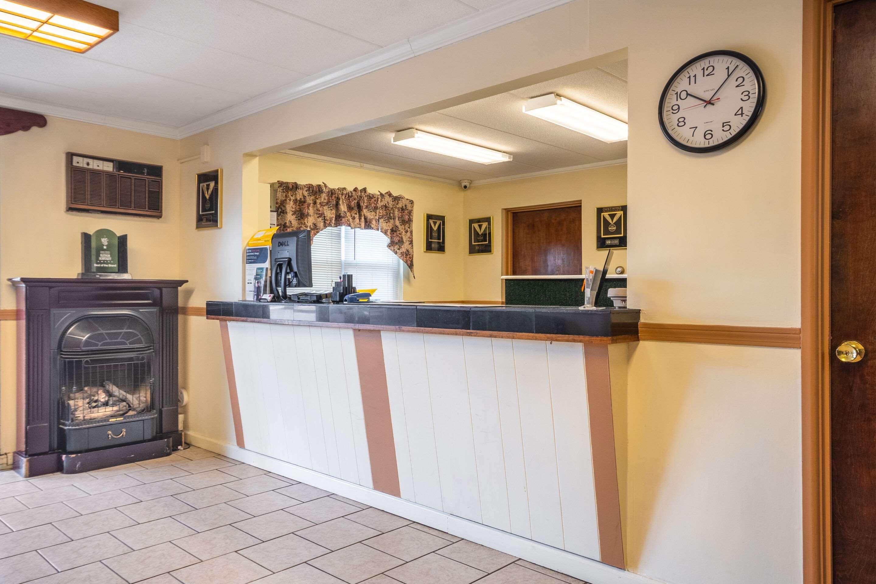 Econo Lodge Inn & Suites Airport Windsor Locks Kültér fotó