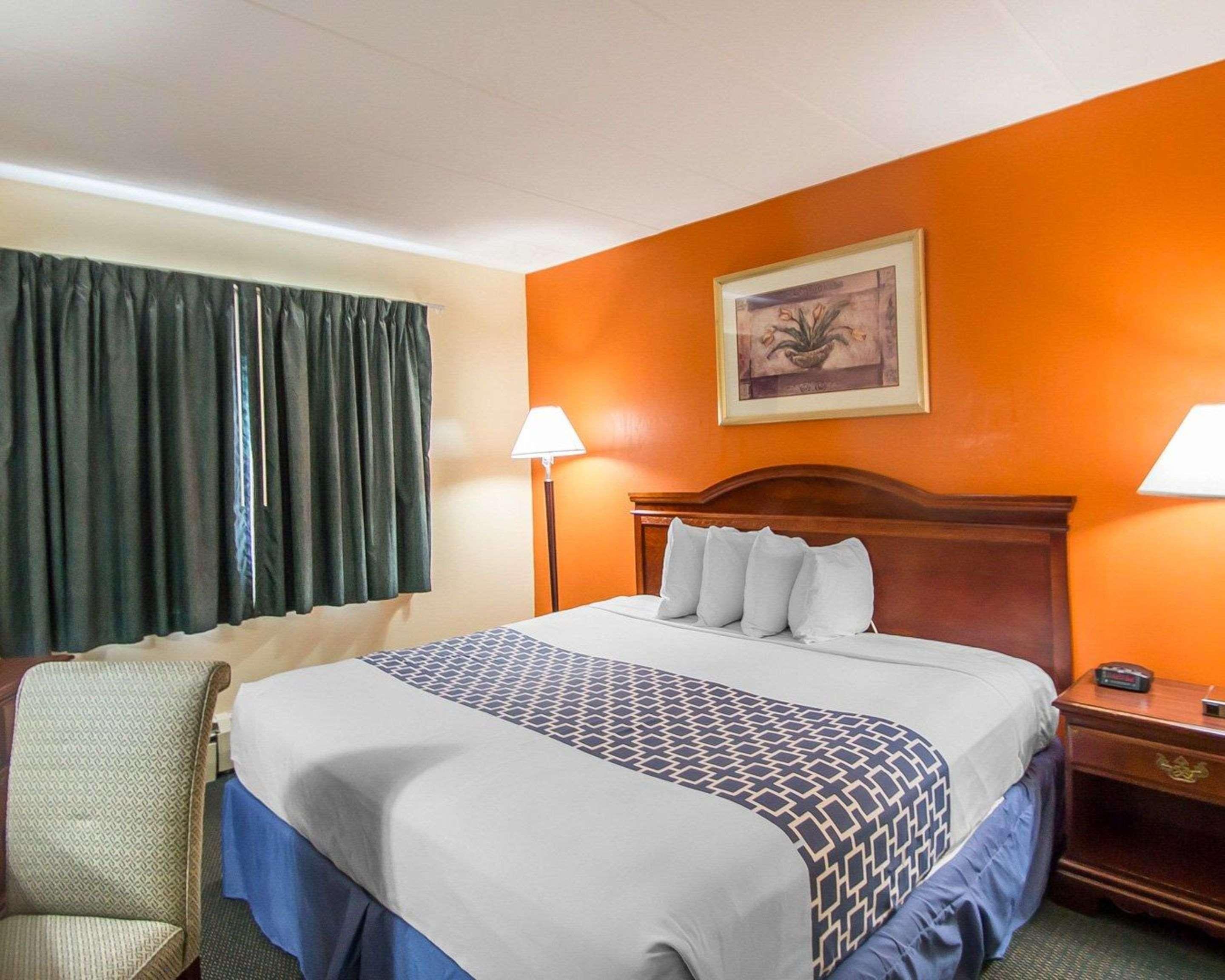 Econo Lodge Inn & Suites Airport Windsor Locks Kültér fotó