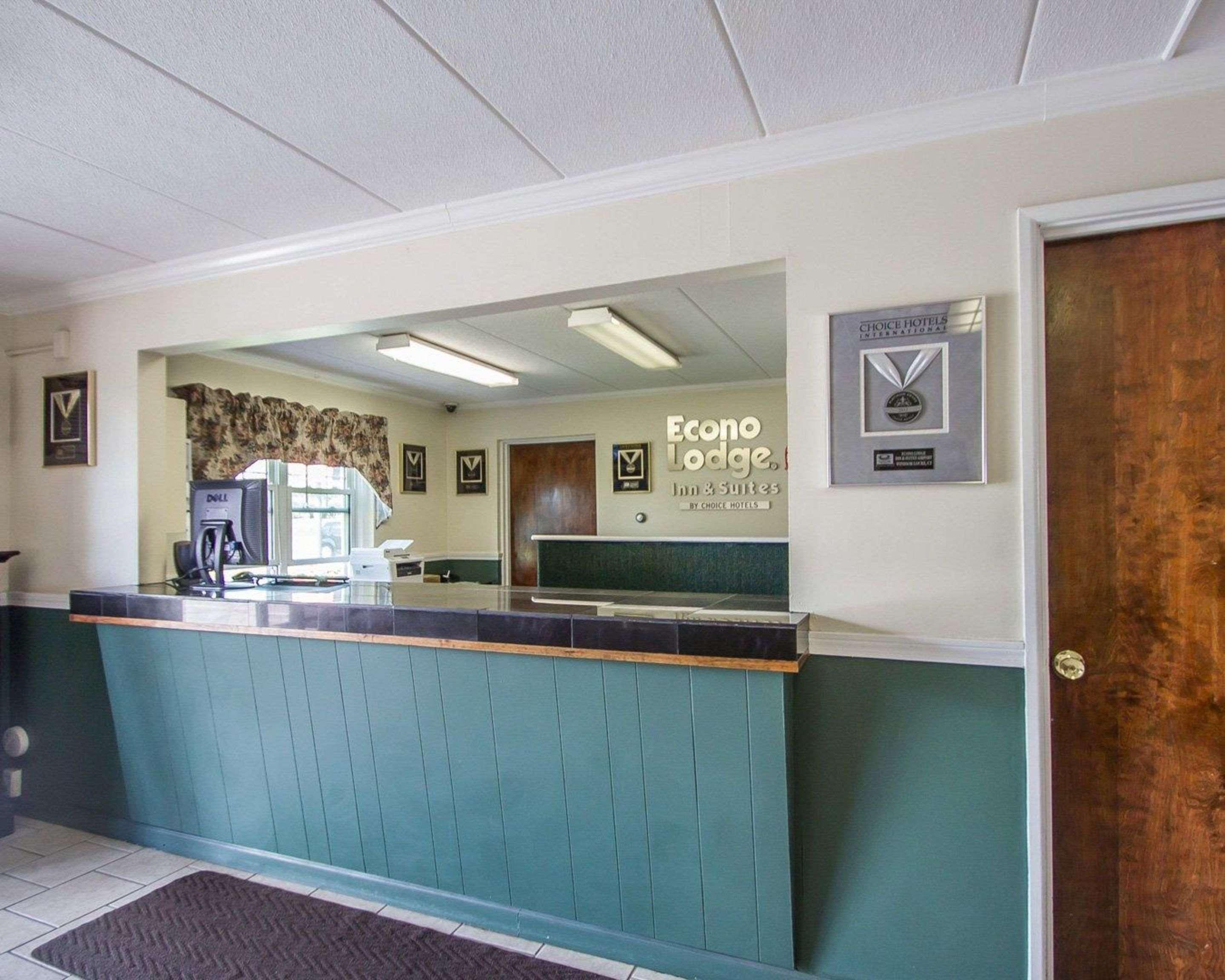 Econo Lodge Inn & Suites Airport Windsor Locks Kültér fotó